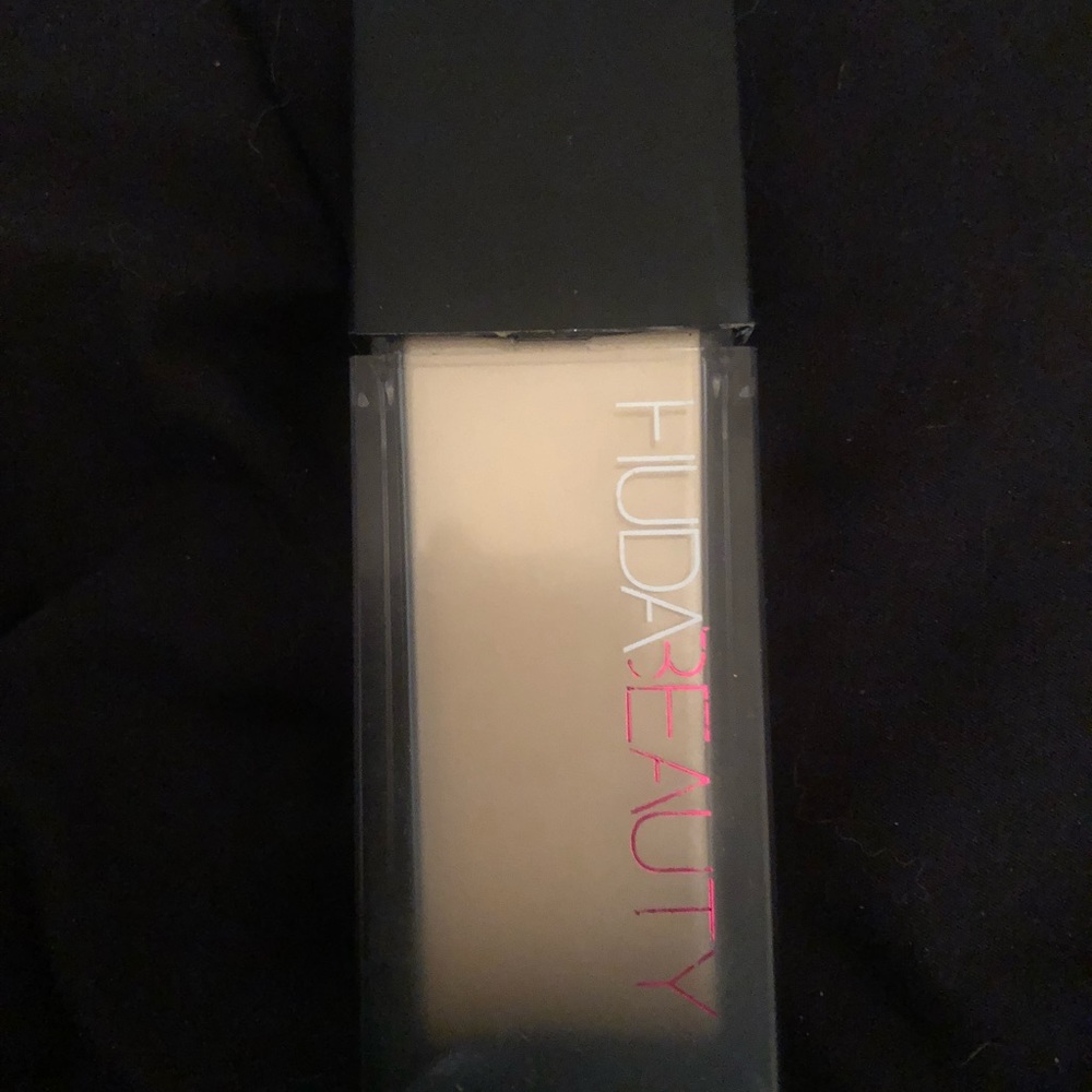 Huda Beauty Faux Filter Foundation